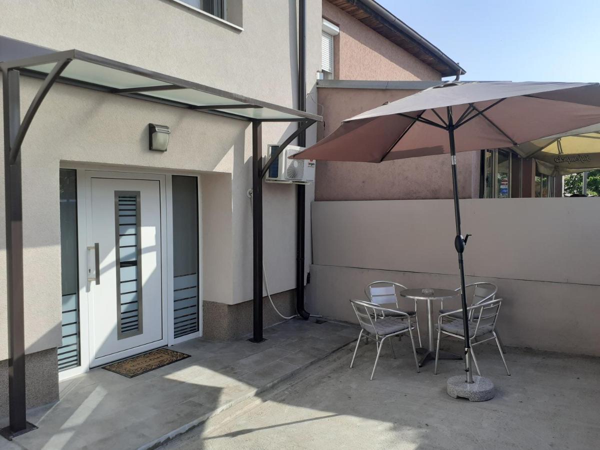 Apartman Nena ピロト エクステリア 写真
